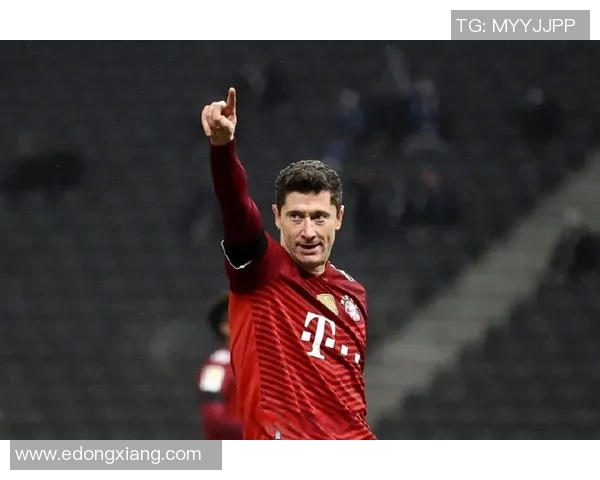 莱万在欧冠赛场火力全开10场12球领跑射手榜金靴呼之欲出